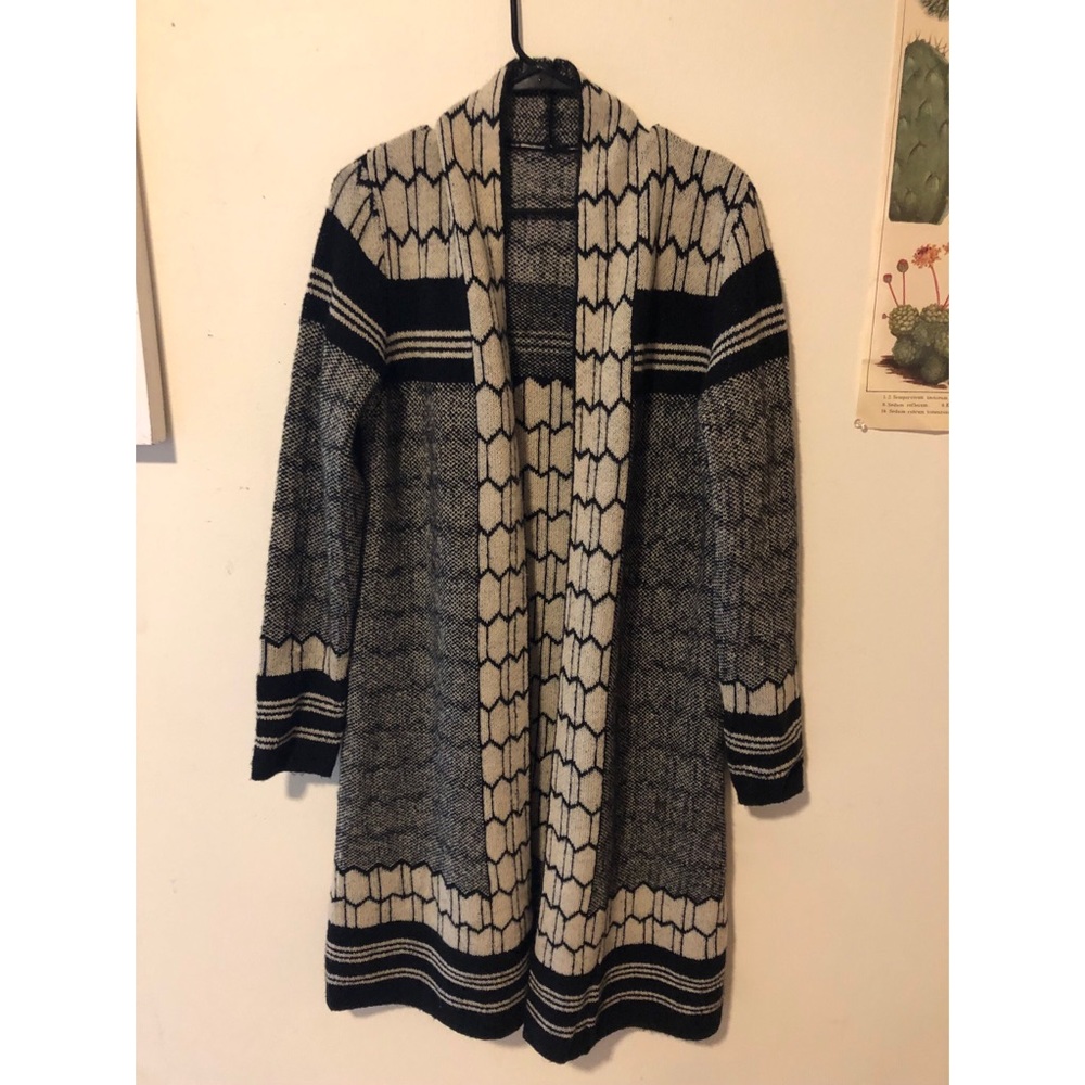 Geometric b&w sweater cardigan